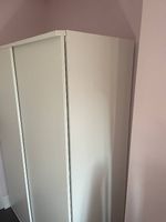 Schrank weiss mit Schiebetüren