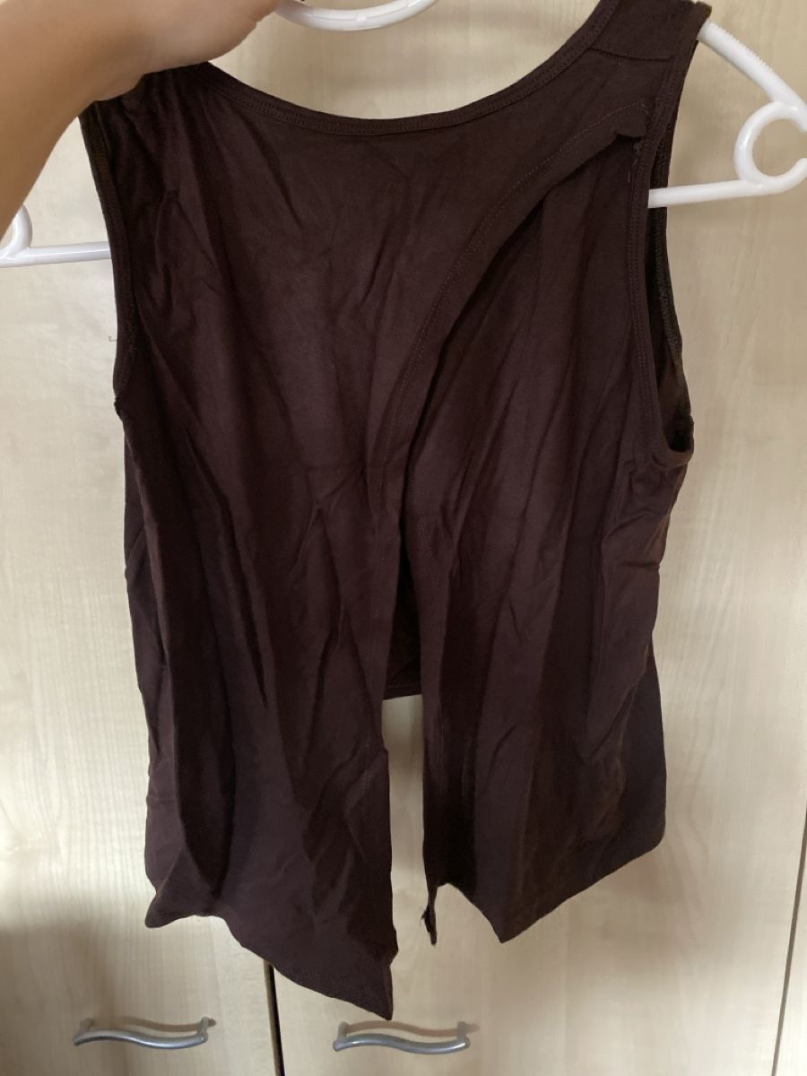 Top: Crop Top mit Knopf Gr. M – Usato da Gränichen venduto da cat_lady 2