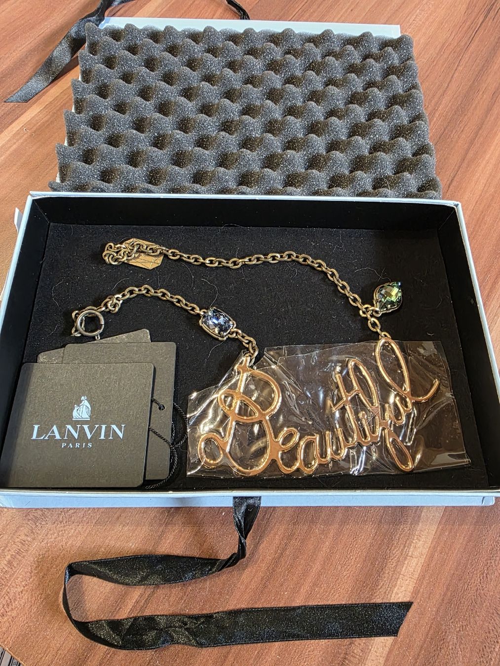 Catenine: LANVIN Beautiful Necklace Iconic New – Nuovo (secondo la descrizione) da Dübendorf venduto da ChicReEdition