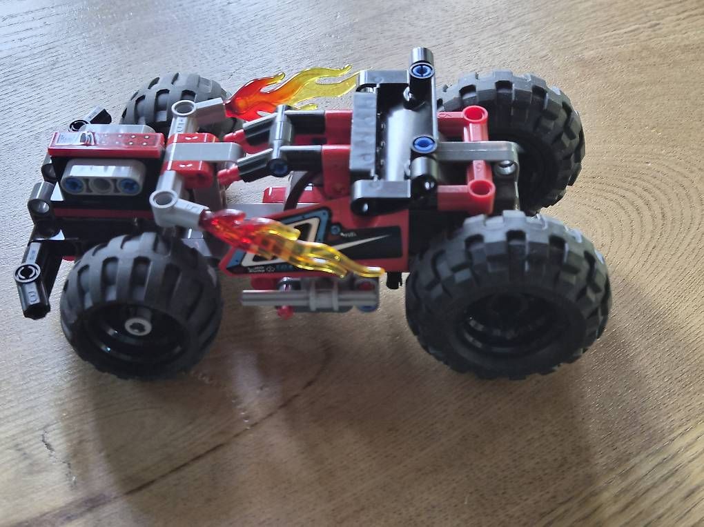 Kit di costruzioni: Lego technic car mit Rückziehmotor. – Usato da Heiligenschwendi venduto da Lotusse-hair