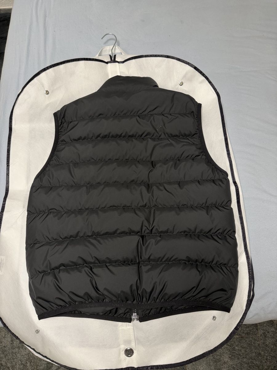 Moncler Gilet & Giacche: Moncler Contrin Daunenweste Herren – Usato da Spiez venduto da ronan888888 1