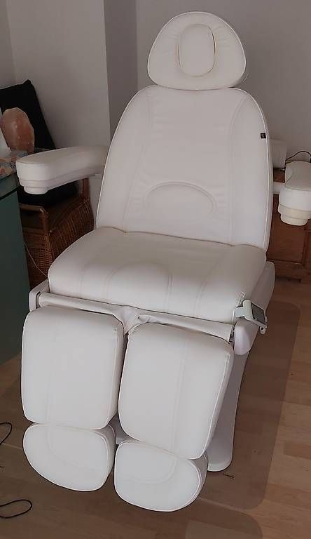 Fauteuils de soin: Pediküre / Massagestuhl – D'occasion à Bäretswil par claudineschmidt
