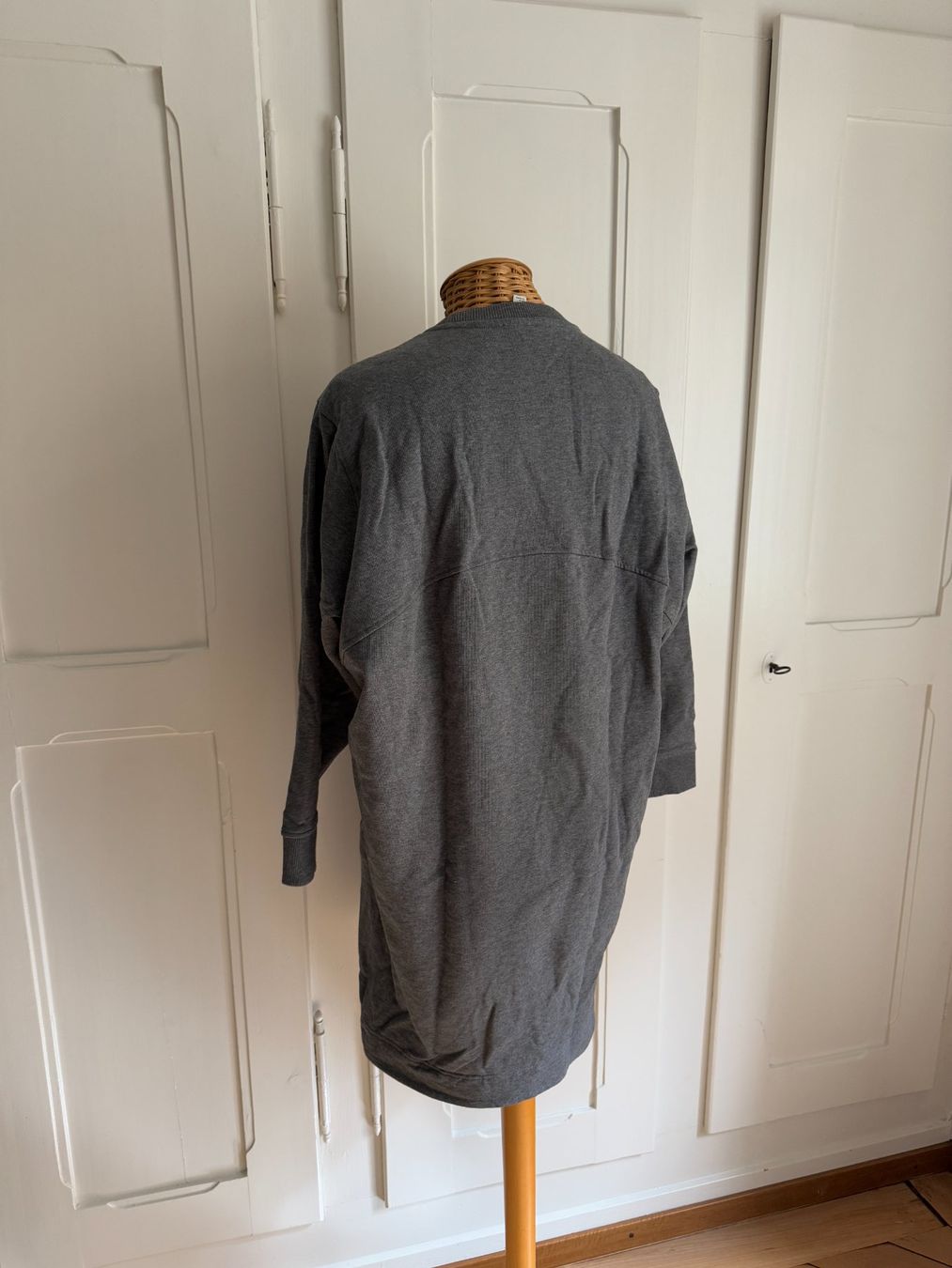 Cos Vestiti: COS - Sweatshirt Kleidchen grau XS – Usato da Zürich venduto da Diazaio 2
