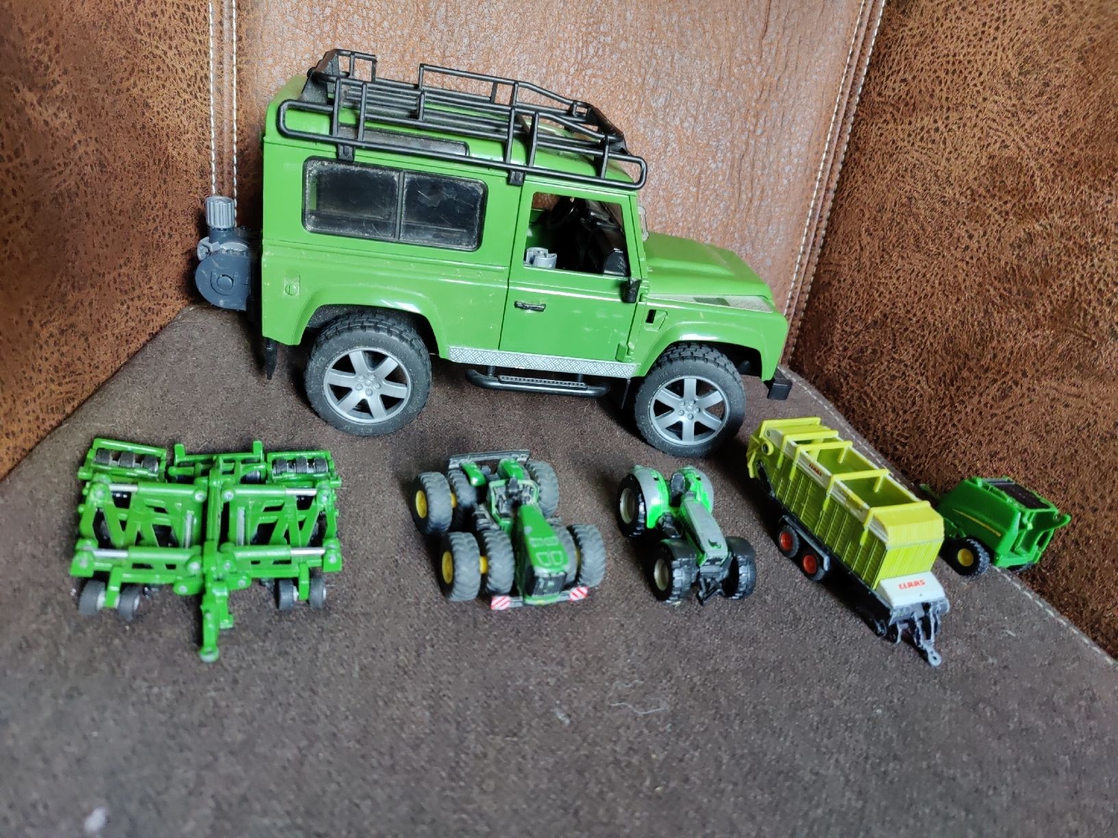 Siku Giocattoli: John Deer, Claas, LandRover, Siku Traktor Set – Usato da Degersheim venduto da HariOm