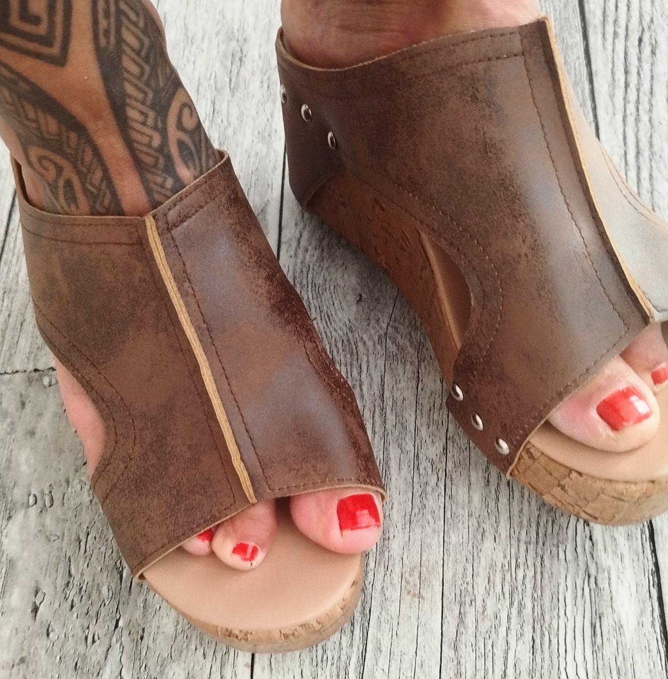 Chaussures femmes: Pantoletten mit Keilabsatz, Größe 37 – D'occasion à Wauwil par Sanczeza 3