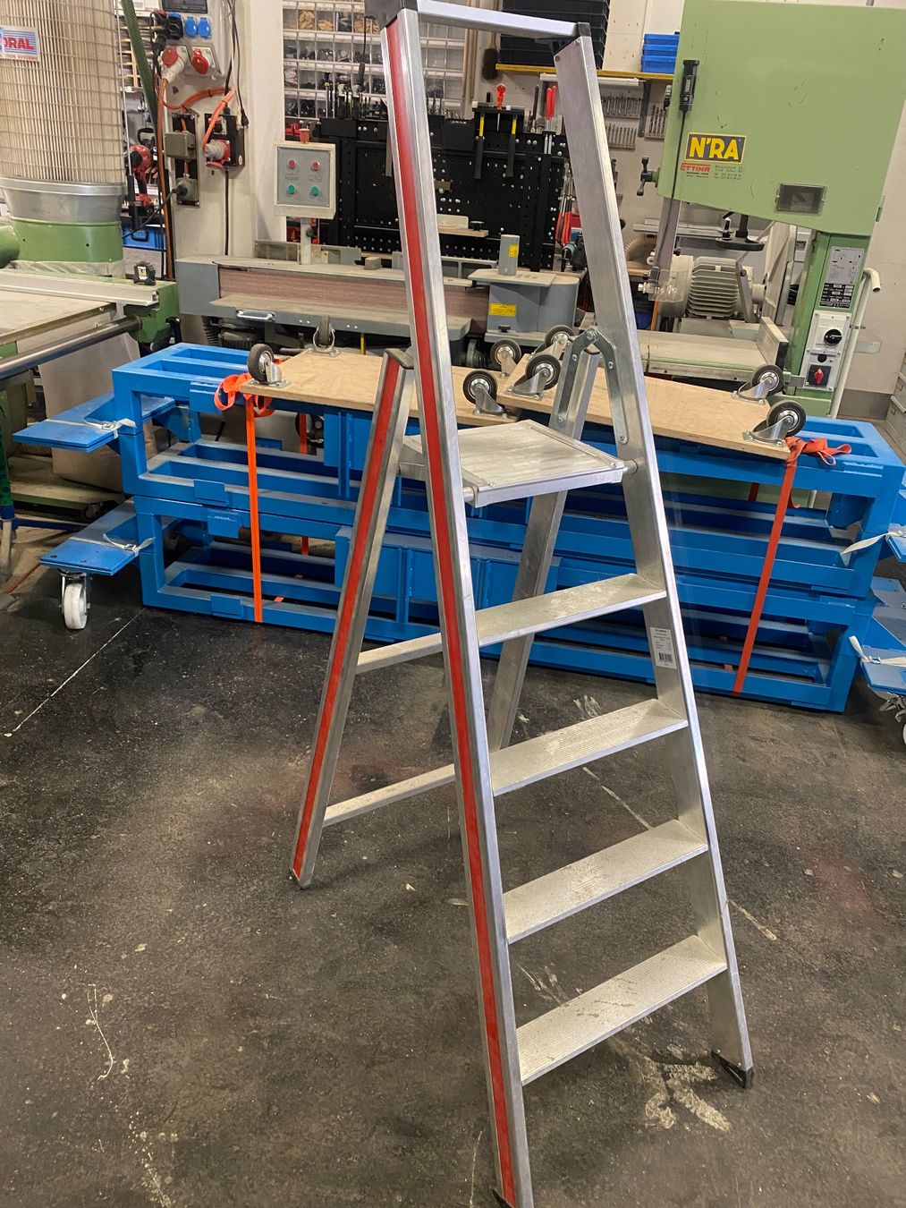 Scale: Podestleiter von HB Systeme ab 1.- – Usato da Wabern venduto da HK-Design