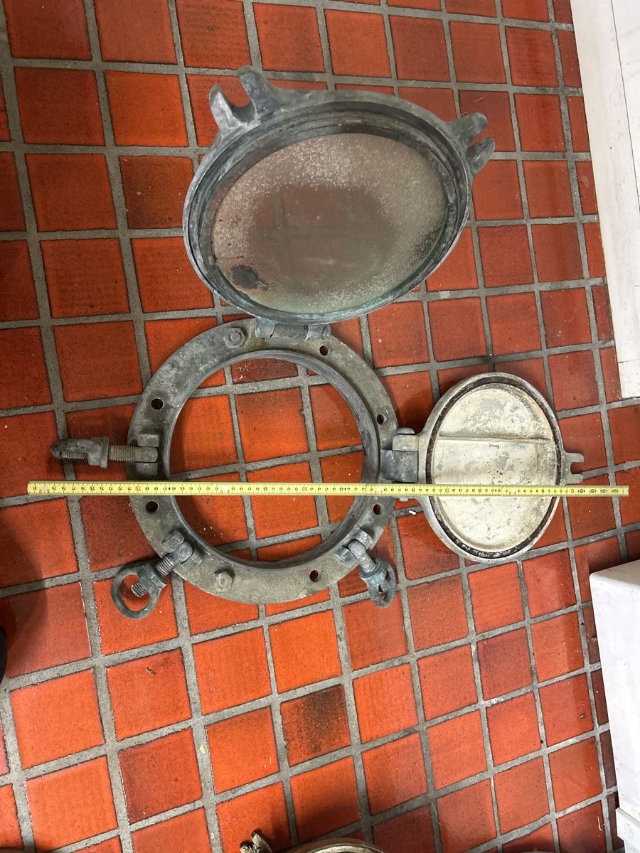Fenster: Robuste Schiffsluke – Gebraucht aus Hinwil von Sizu0 4