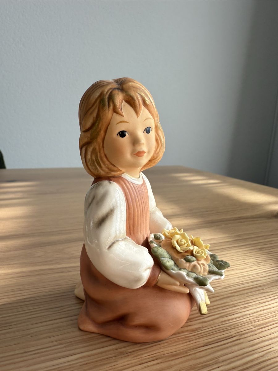 Statuette: Goebel Mädchen mit Blumenstrauss – Usato da Sarmenstorf venduto da Nathaliie_21