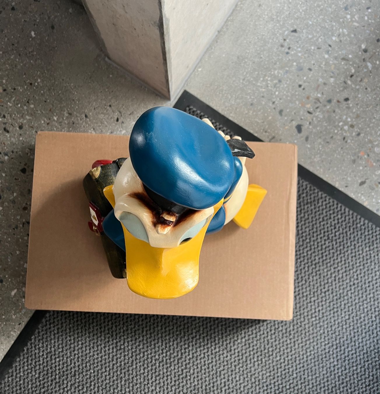 Disney Figuren: Disney, Donald Duck Figur, gross, mit Koffer – Gebraucht aus Iragna von Flips03 3
