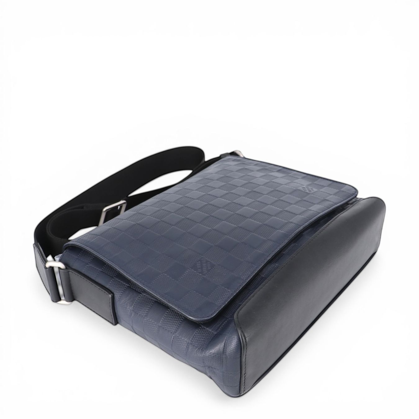 Louis Vuitton Taschen: Louis Vuitton District PM Damier Infini Messenger – Gebraucht aus Binningen von Designerlabels 7