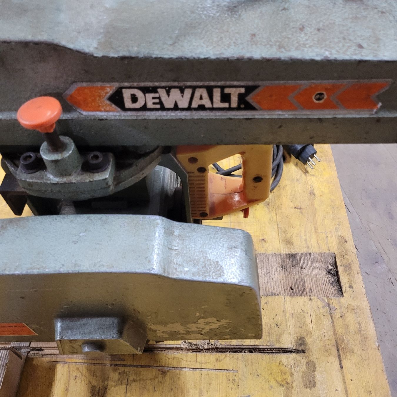 Tutte le macchine: radialarmsäge Dewalt holzfräse – Usato da Reichenburg venduto da AK_78 7