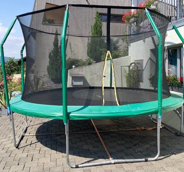 Gonser Trampolini: Trampolin - D: 4 m (im Winter eingelagert) – Usato da Zeihen venduto da coke.chips