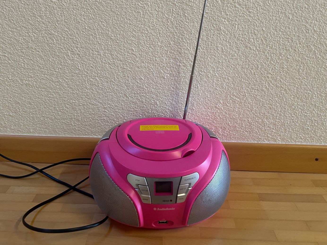 Multimediaplayer & Streamer: Radio/CD Player Pink mit Lichtfunktion – Gebraucht aus Oberarth von gislerku