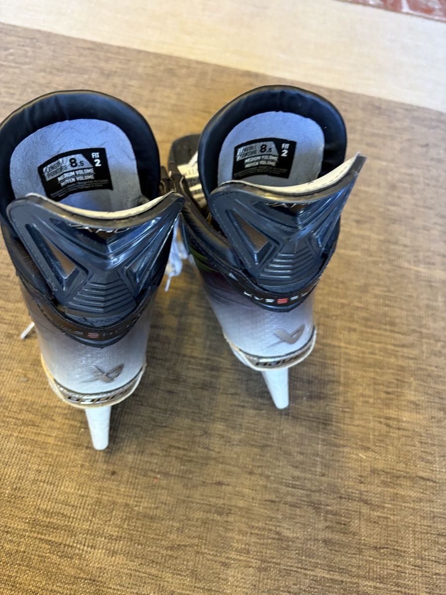 Bauer Pattini da ghiaccio: Bauer Vapor HyperLite 2, Grösse 8.5 Fit 2 – Usato da Hinwil venduto da rubinstar4 1