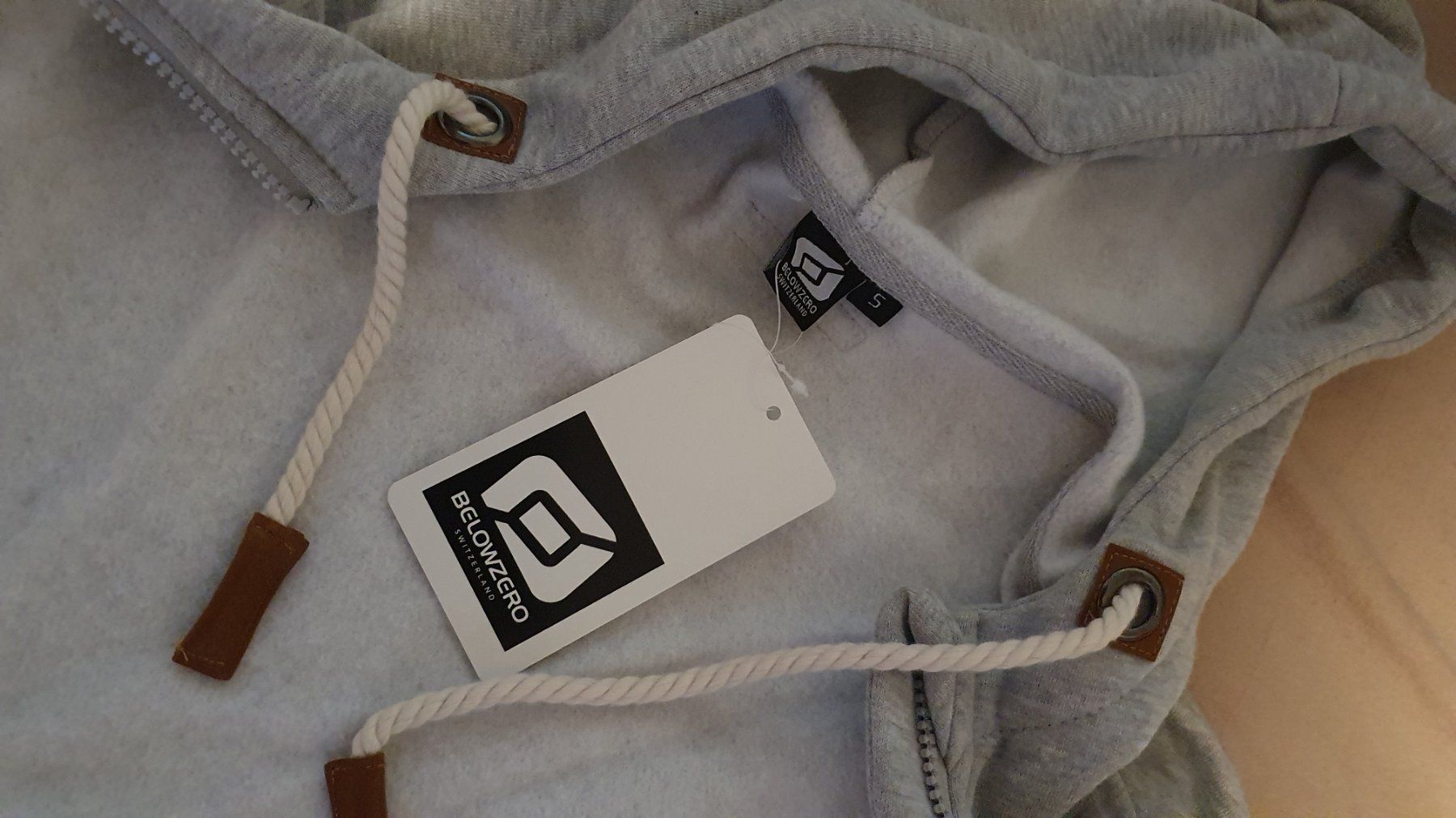 Maglioni & Felpe: Belowzero Hoodyjacke, Gr.S, neu – Nuovo e nell'imballaggio originale da Muttenz venduto da pixopus 4