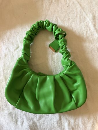 Sommerliche Handtasche in leuchtendem Grün - sehr schick!