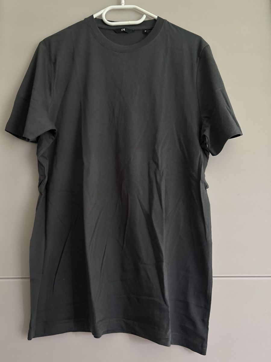 T-shirt: 4er Set Basic T-Shirts Gr. M, Top Zustand – Usato da Wädenswil venduto da Giez33 1