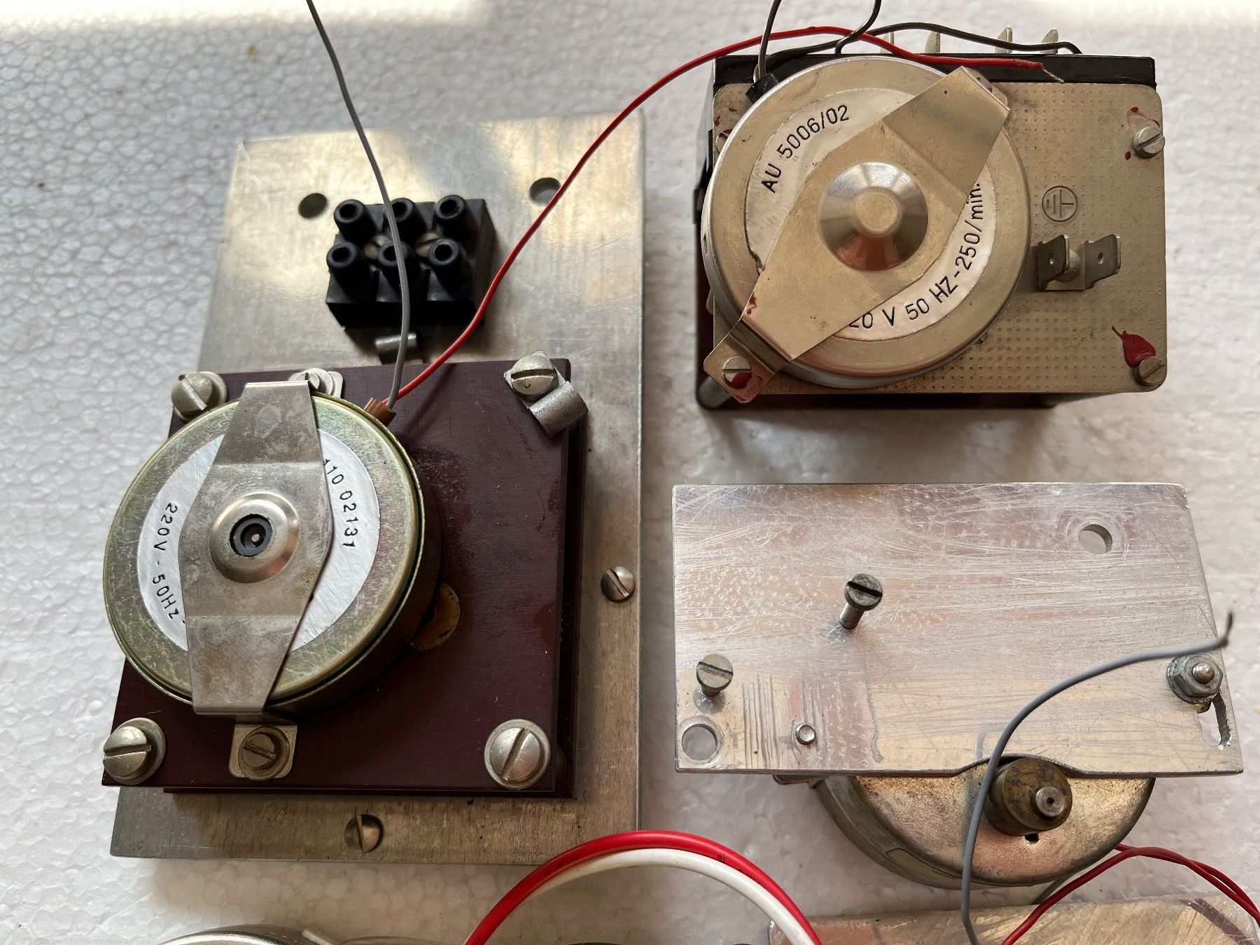 Moteurs: Kleinmotoren 220V – D'occasion à Küblis par hypofacto 3