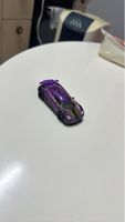 Spielzeugauto violett gelbe Streifen guter Zustand
