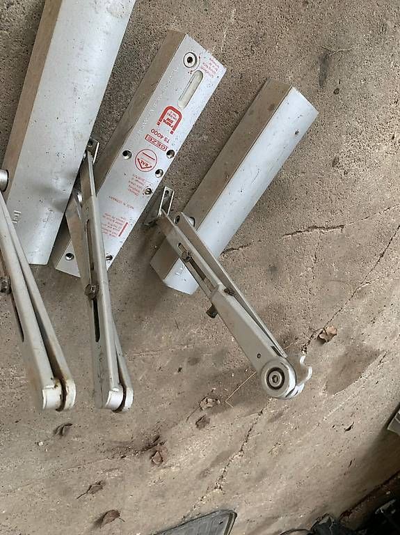 Eisenwaren: Geze Türschliesser – Gebraucht aus Horgen von 11sh