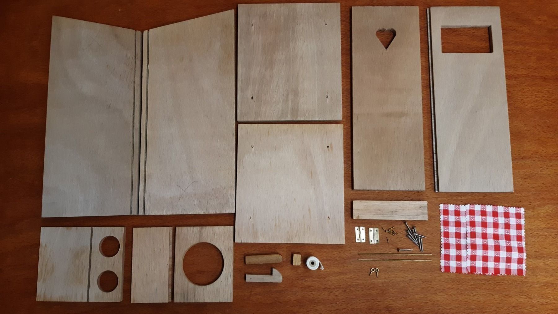 Articoli in legno: Geschenkidee Schnapshüsli Bausatz – Usato da Niederbipp venduto da Tnidi
