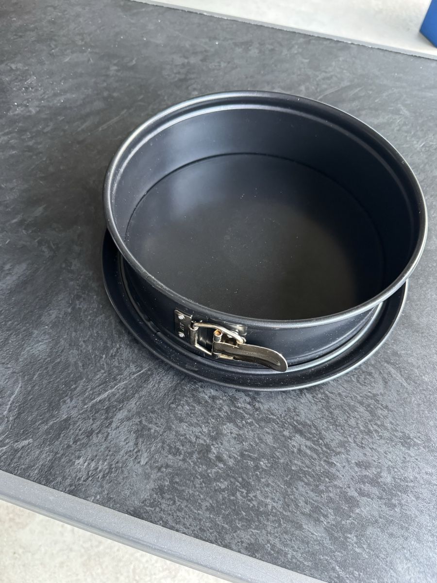 Moules à gâteaux: Springform Gugelhupfform Backform rund 26cm Durchmesser gute – D'occasion à Abtwil SG par Shkelqim1994 2
