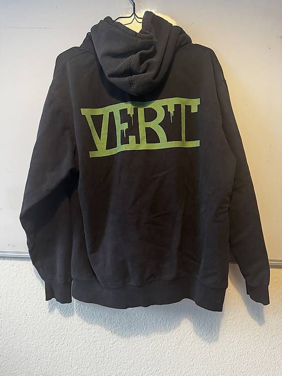 Maglioni & Felpe: Vert Hoodie L Schwarz Grün – Usato da Basel venduto da GTB.Fa 1