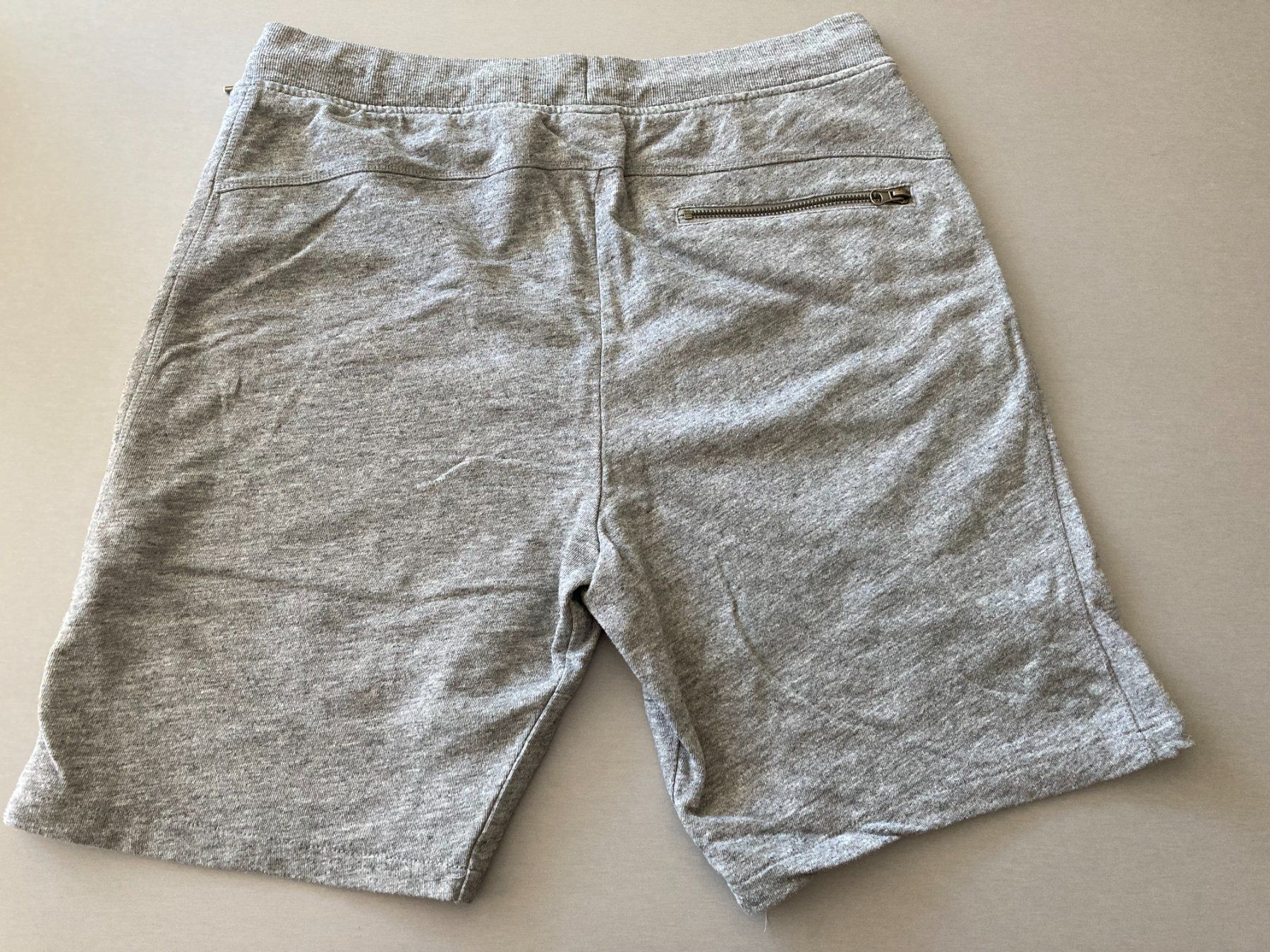 H&M Pantaloni: Shorts grau – Usato da Obfelden venduto da miau68 4
