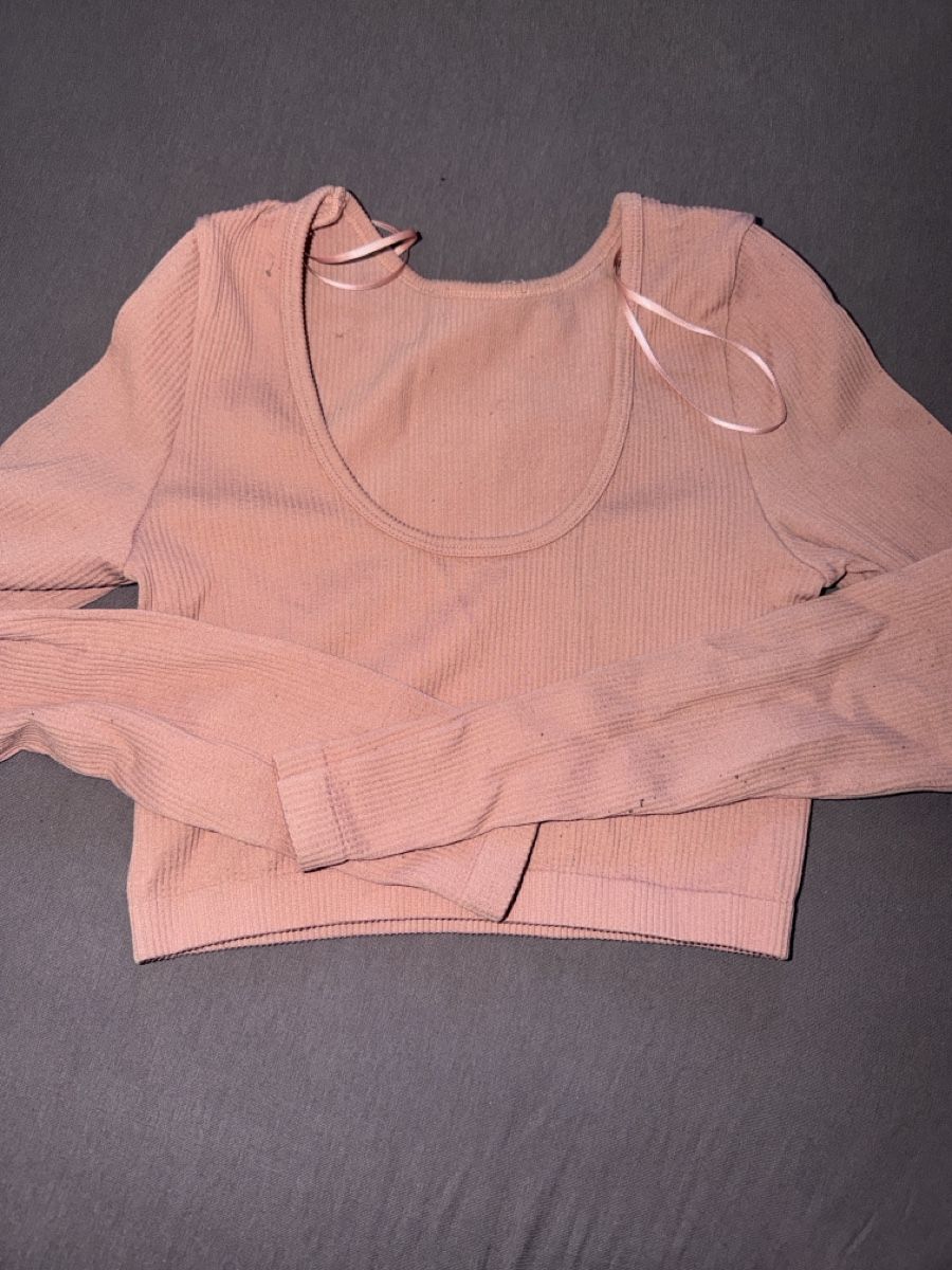 Top: Crop Top Langarm Rosé Grösse S Herbst Basic Neuwertig – Usato da Zürich venduto da cor_ld9y