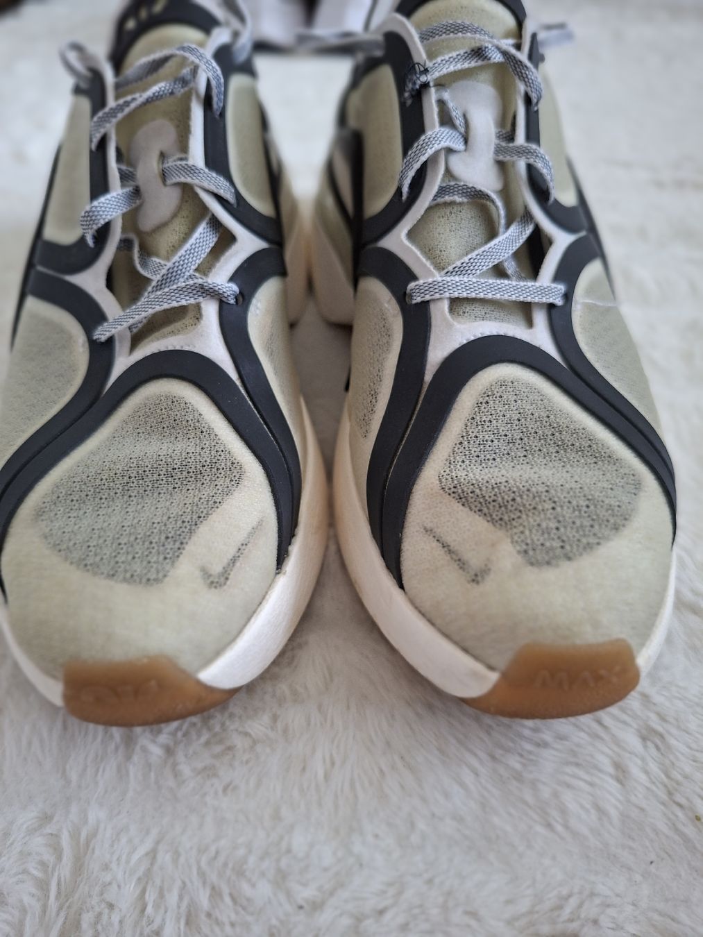 Nike Scarpe da uomo: Baskets Nike Air Max 270 React Taille 40.5 Bon état – Usato da Renens VD venduto da ser_j2fn 2