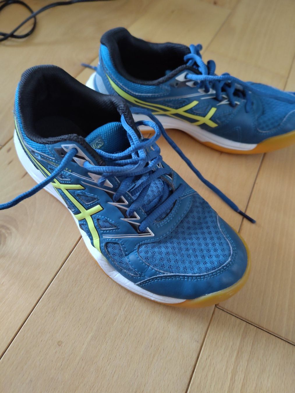 Asics Scarpe per ragazzi: Asics Kinderhallenschuhe Gr. 37 – Usato da Dornach venduto da Chrigus73