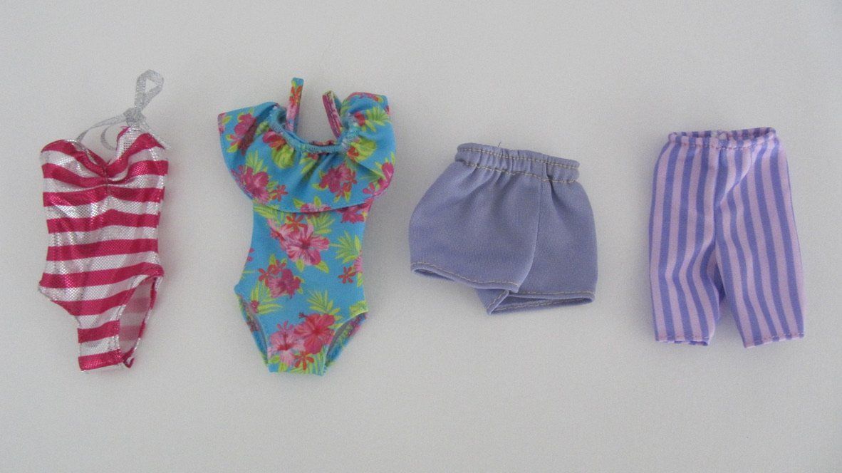 Bambole: Barbie Kleider Set + Zubehör – Usato da Brunnen venduto da Kiwiland1 1