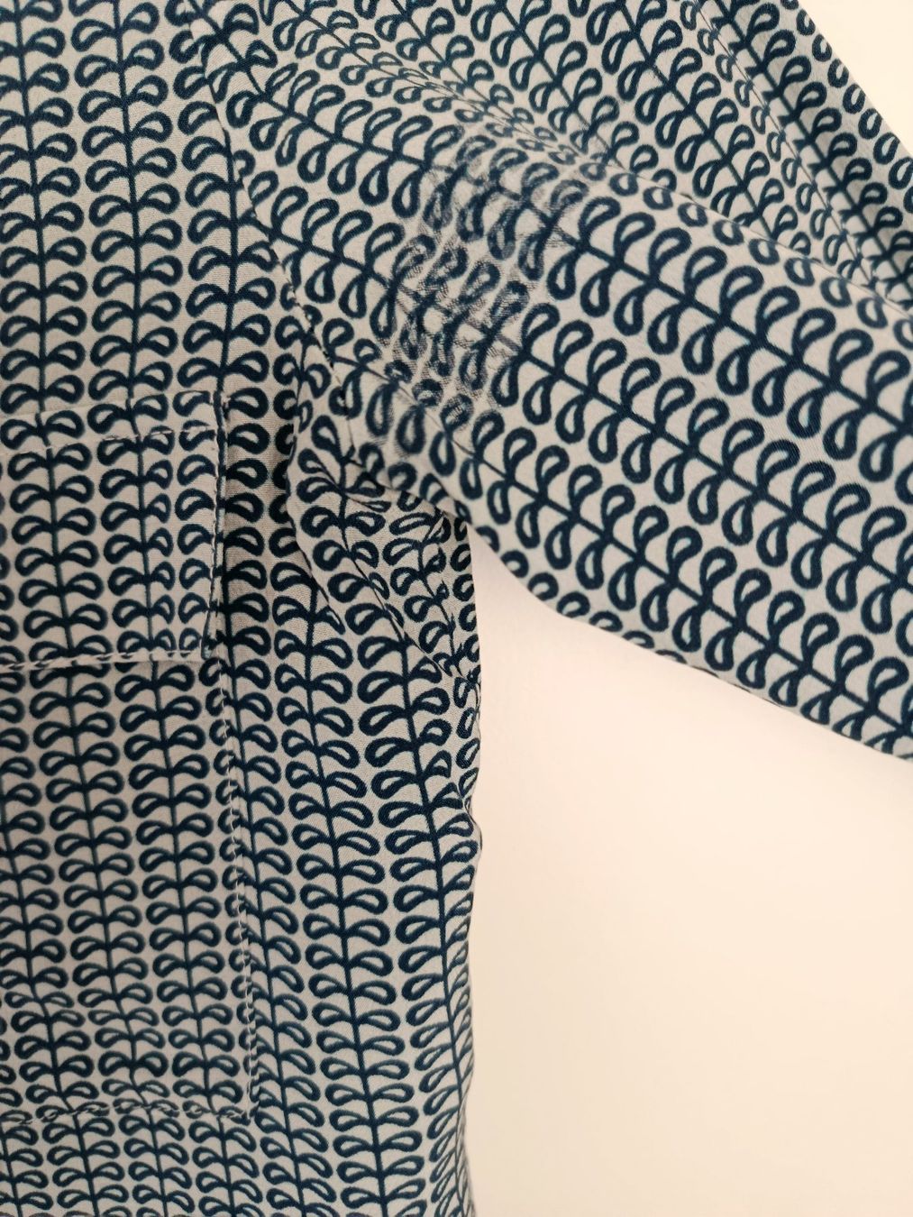 Camicette: IVI Collection Gemusterte Seidenbluse mit Taschen – Usato da Weiach venduto da sim_8s27 7