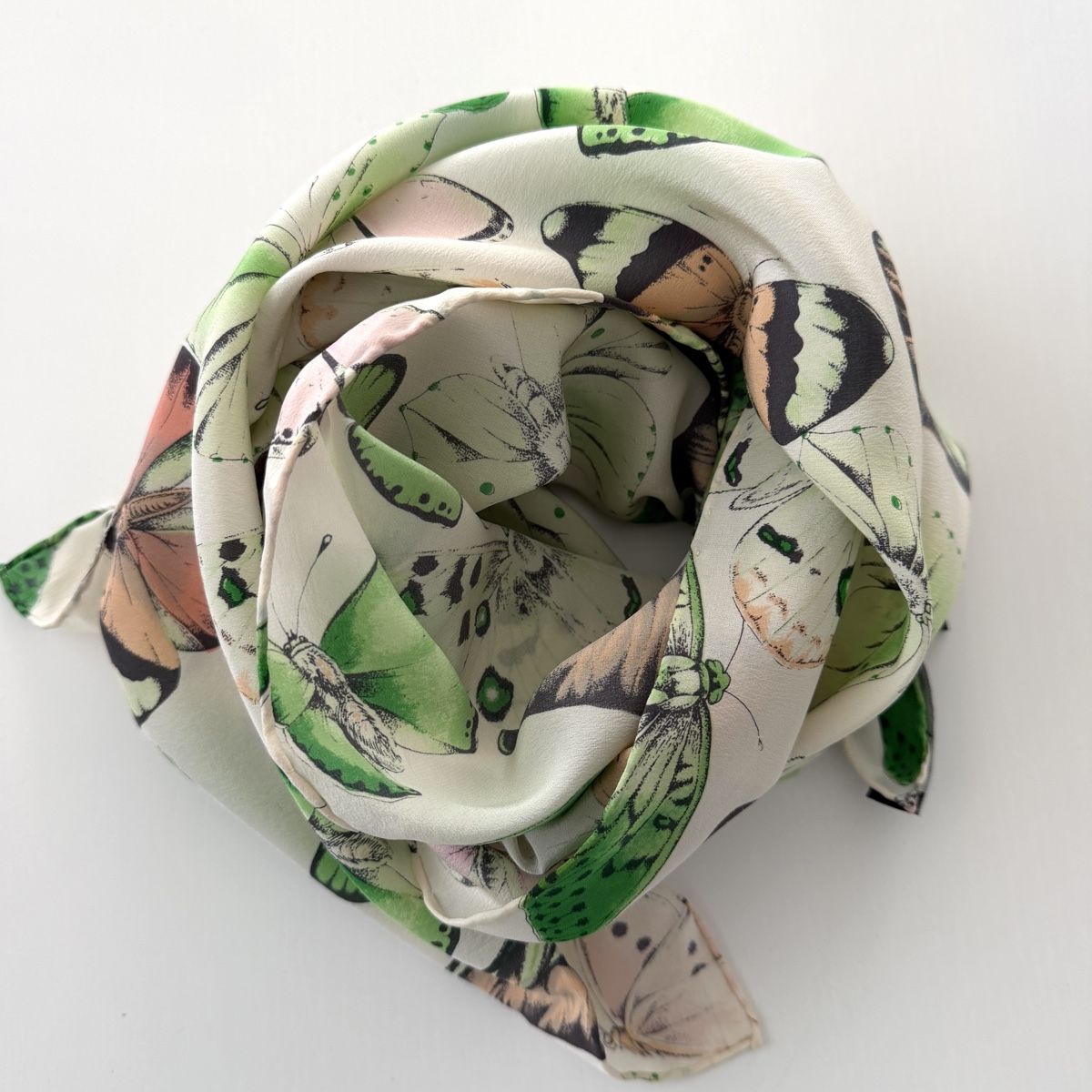 Fabric Frontline Foulard & Sciarpe: FABRIC FRONTLINE Silk Scarf – Usato da Freienbach venduto da Avviivva_Shop