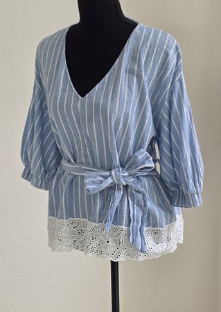 Zara Bluse gestreift hellblau mit Spitze Grösse S/ M