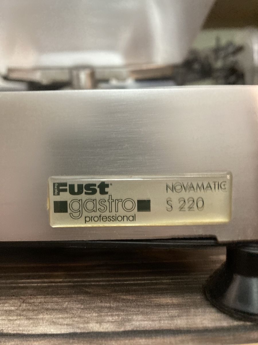 Fust Elettrodomestici da cucina: Aufschnittmaschine Fust S220 – Usato da Allschwil venduto da thi_c6pb 9