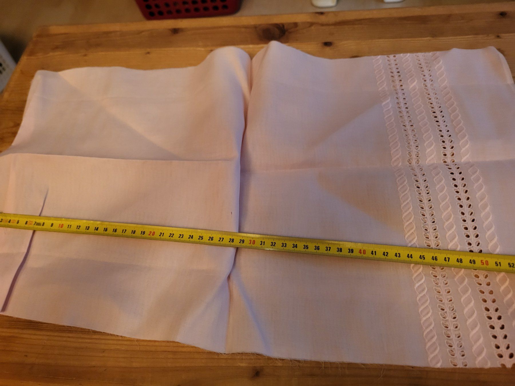 Stoffe: Verschiedene, bestickte Spitzenstoffreste – Neu (gemäss Beschreibung) aus Guggisberg von Aegertenlehn 4