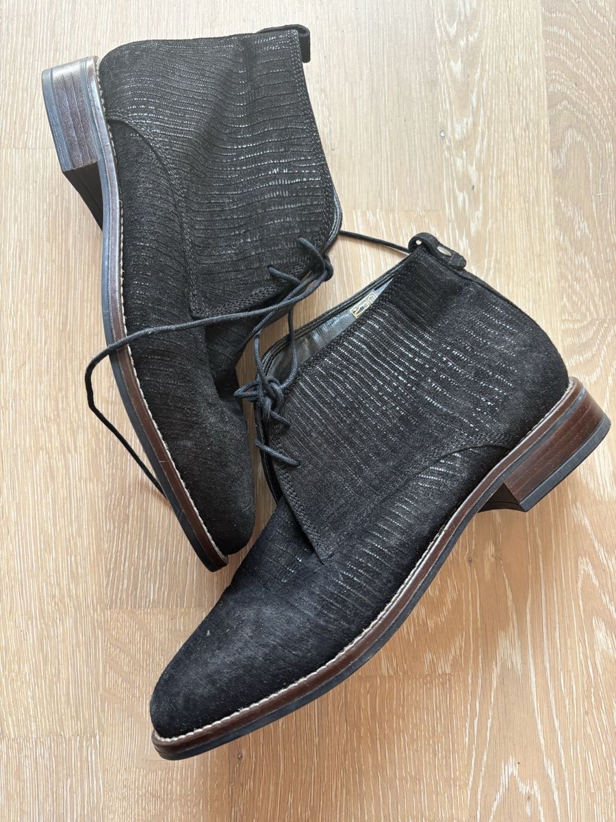 Damenschuhe: Schwarzer cooler Leder-Halbschuhe Grösse 40 Neu – Neu und originalverpackt aus Wald AR von bertli00