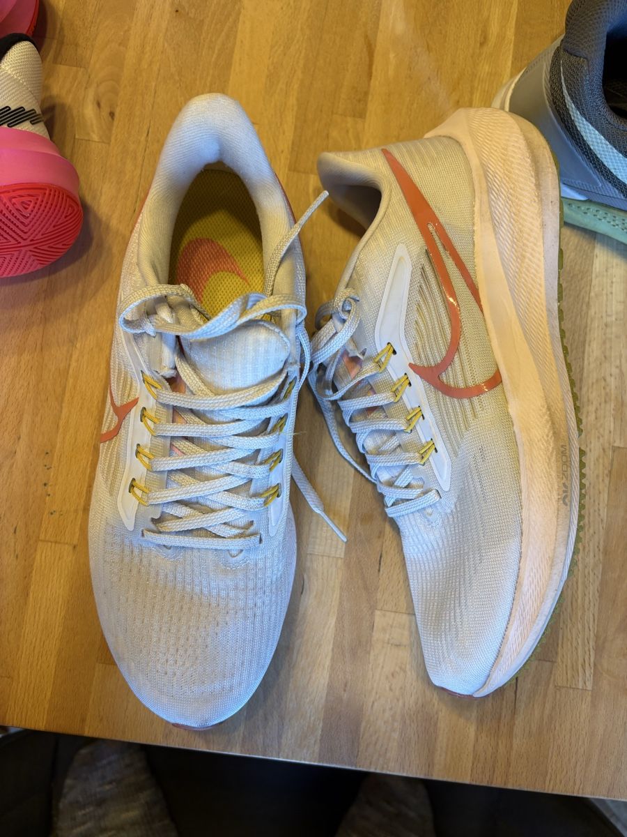 Nike Scarpe da donna: Nike Schuhe Paket Volleyball Freizeit – Usato da filzbach venduto da 4fischli 5