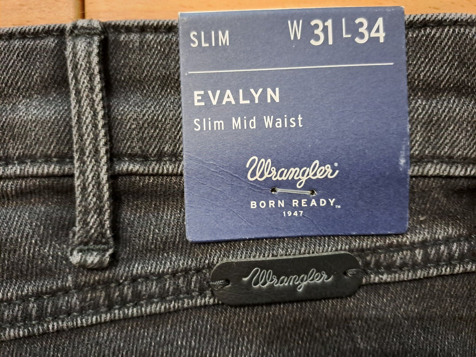 Jeans: Wrangler Evalyn Slim W31 L34 – Neu und originalverpackt aus Meyrin von dijin 7