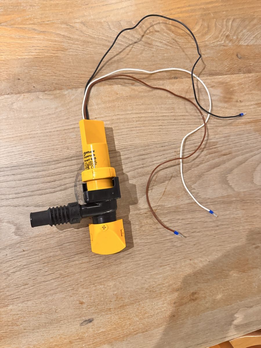 Barche: Pompe de cale Whale Supersub Smart 650 12V DC – Usato da Céligny venduto da hem_5fch
