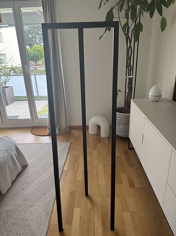 Hay Guardaroba: HAY Loop Stand Garderobe - Schwarz (klein) – Usato da Wallisellen venduto da Ceno_ZH