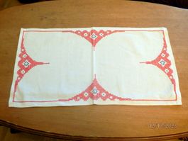 Tischläufer, weiss/rot, mit Kreuzstich, 60 x 33cm, gebraucht