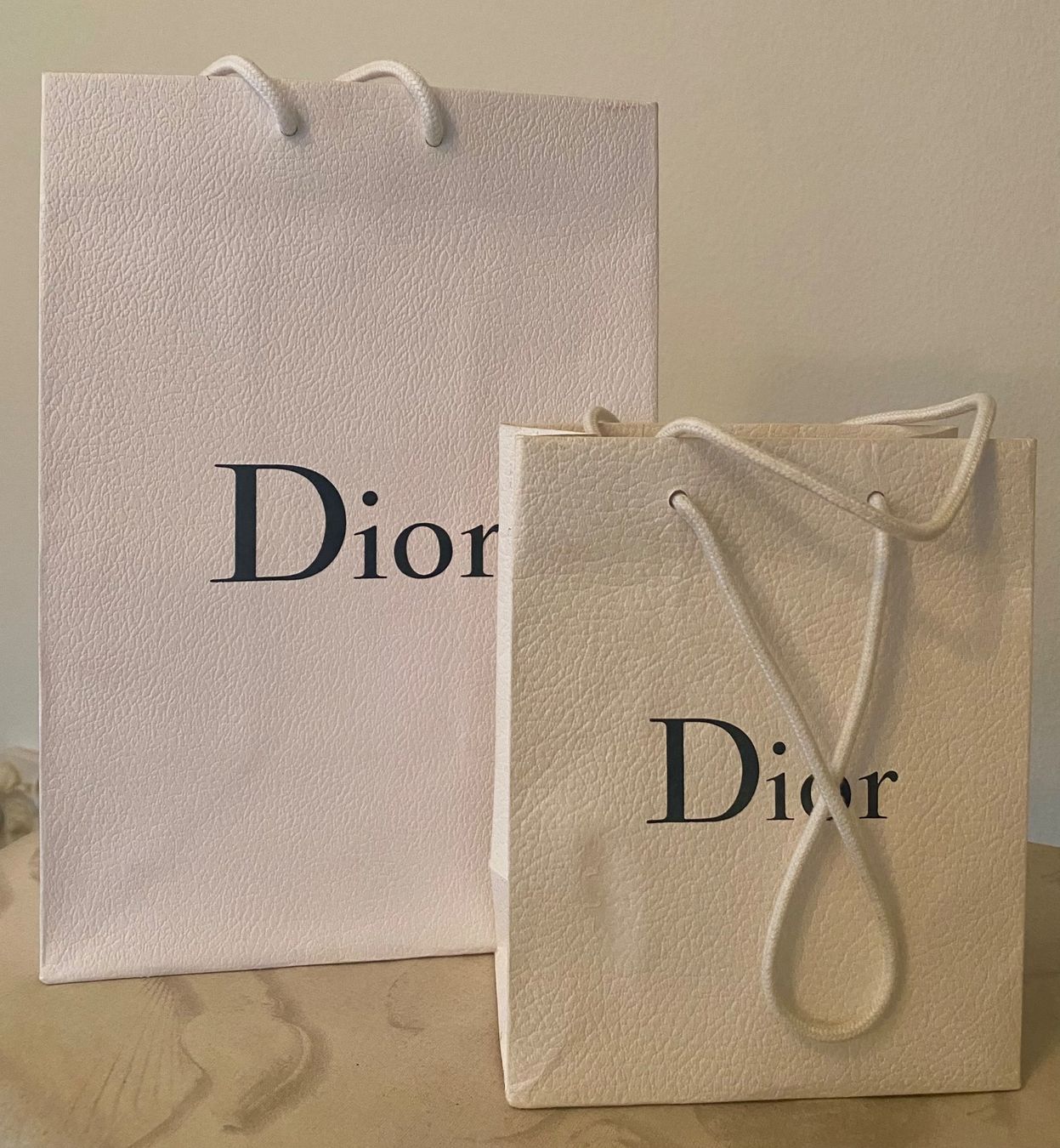 Altri gioielli: 2 Tüten von Dior – Usato da Zürich venduto da Maria2021