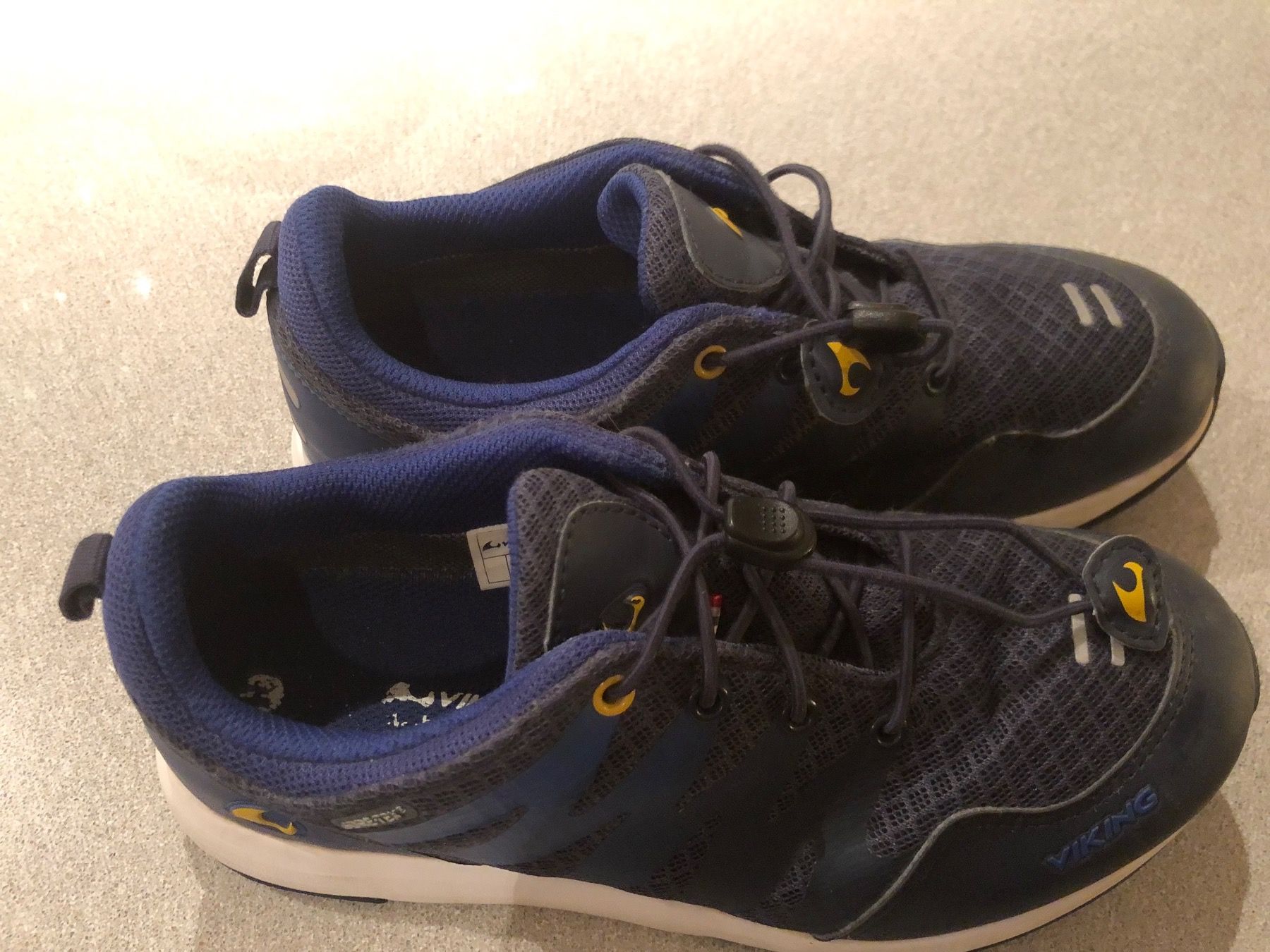 Viking Scarpe per ragazzi: VIKING TREKKINGSCHUHE 35 – Usato da Wattwil venduto da jopara