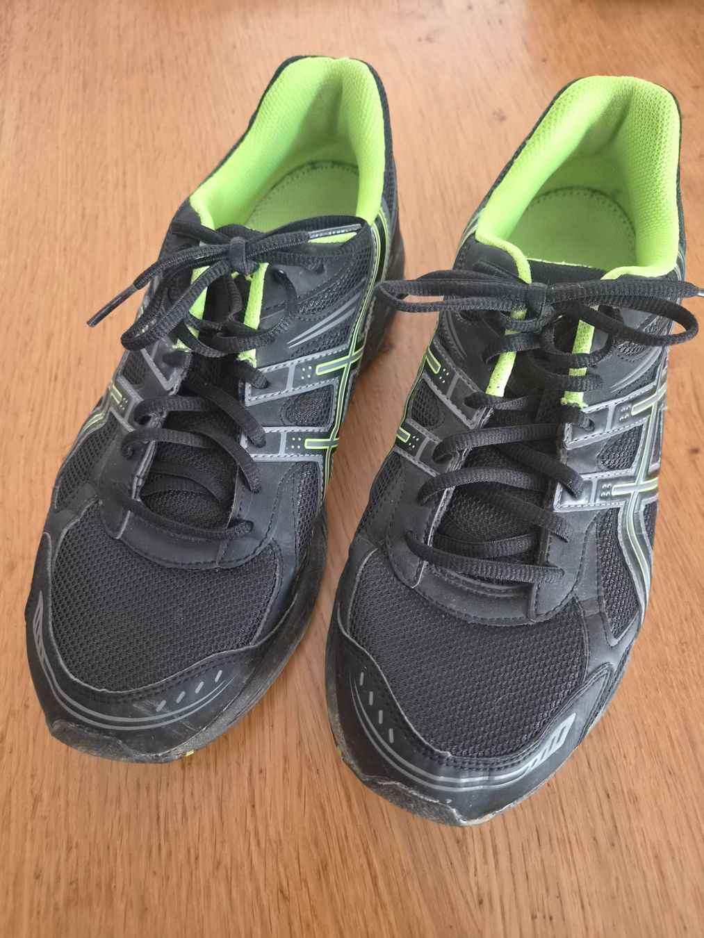 Asics Herrenschuhe: Chaussures Asics – Gebraucht aus Tentlingen von Dr_Snake
