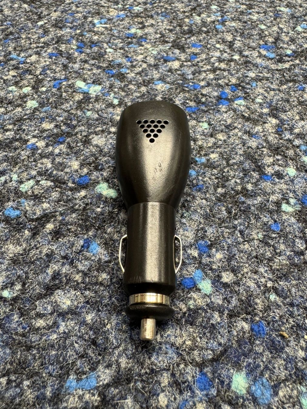 Laufwerke & Adapter: USB Doppelstecker für Zigarettenanzünder Auto – Gebraucht aus Spiez von Primrose2013 2