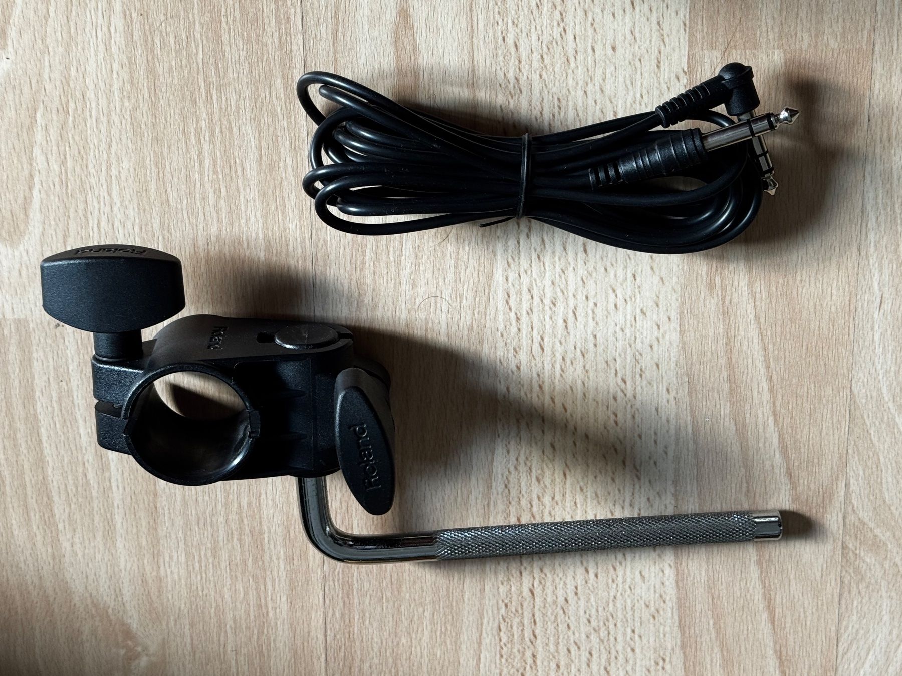 Roland Instruments de musique: Roland Pad Clamp + Trigger Cable – D'occasion à Zürich par colorblindrummer 1