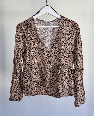 Bluse mit Leoprint (38)