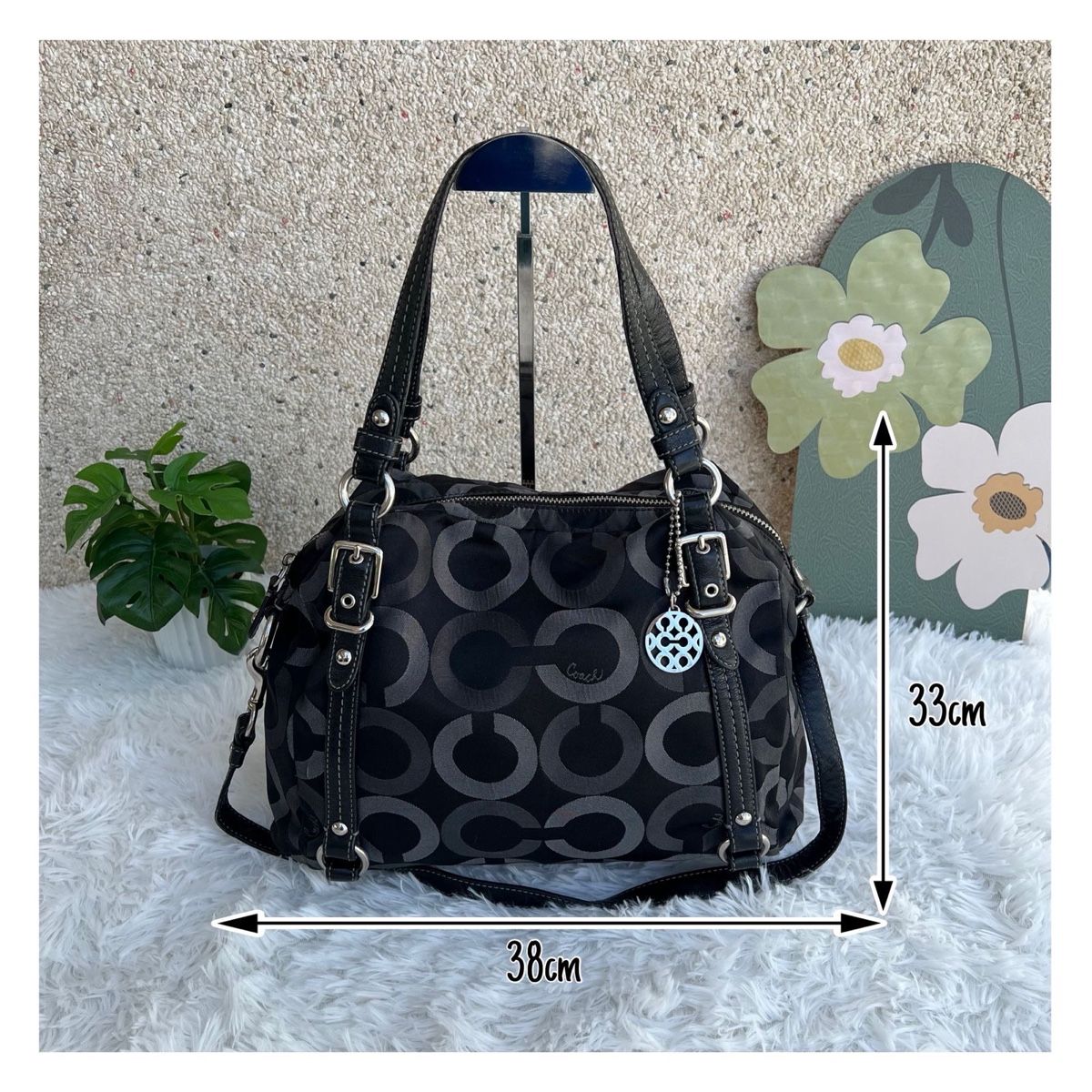 Coach Taschen für Damen: Schwarze Coach Handtasche mit Muster, neuwertig! – Gebraucht aus Eggenwil von CNSRVINTAGE 7